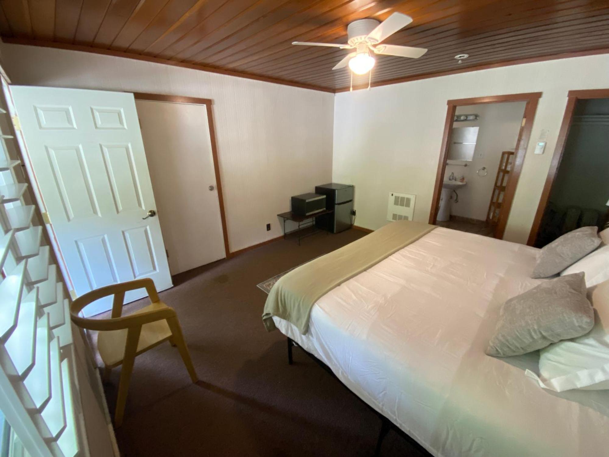 Seven Circles Lodge&Retreat Badger エクステリア 写真