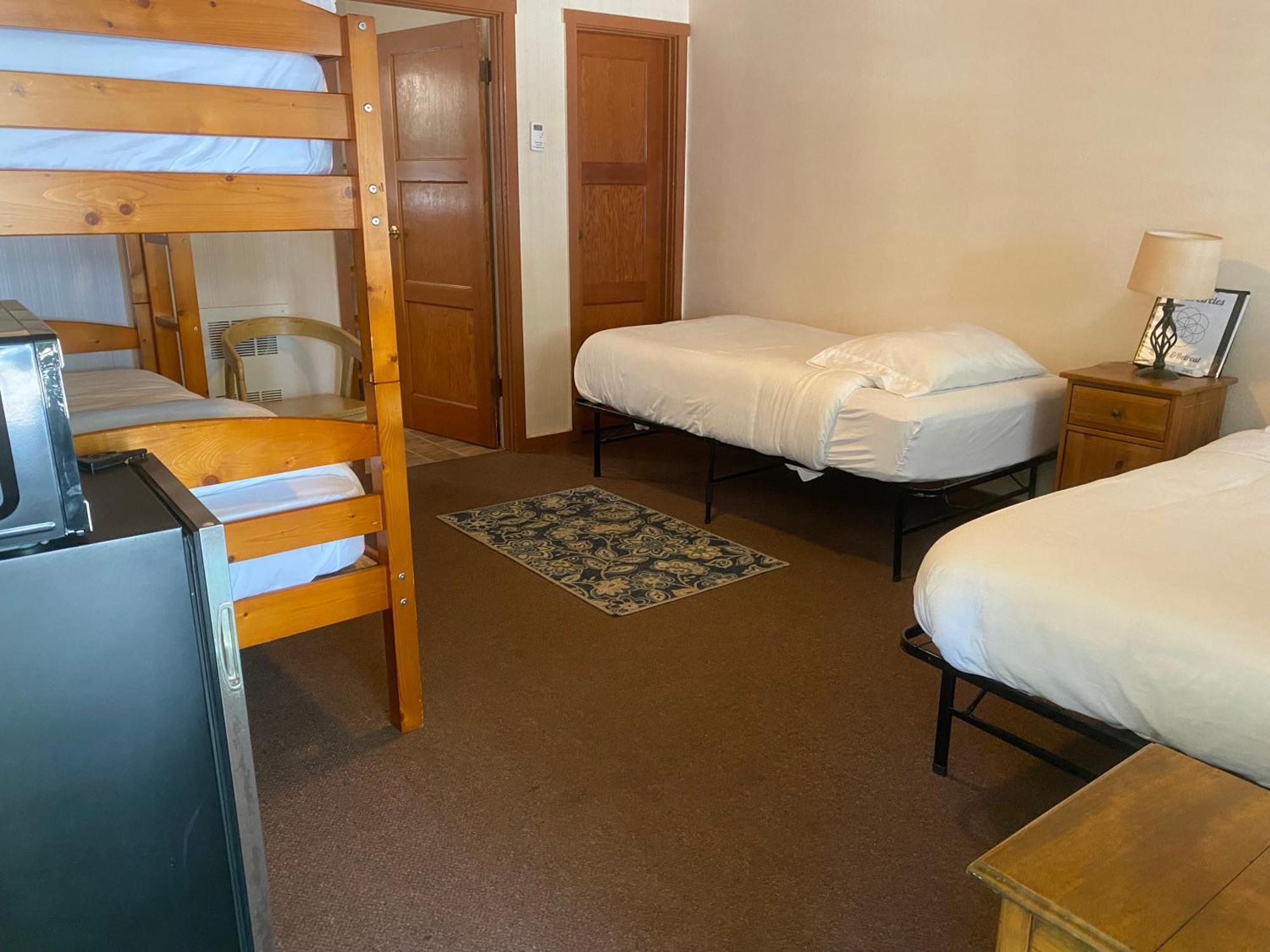 Seven Circles Lodge&Retreat Badger エクステリア 写真