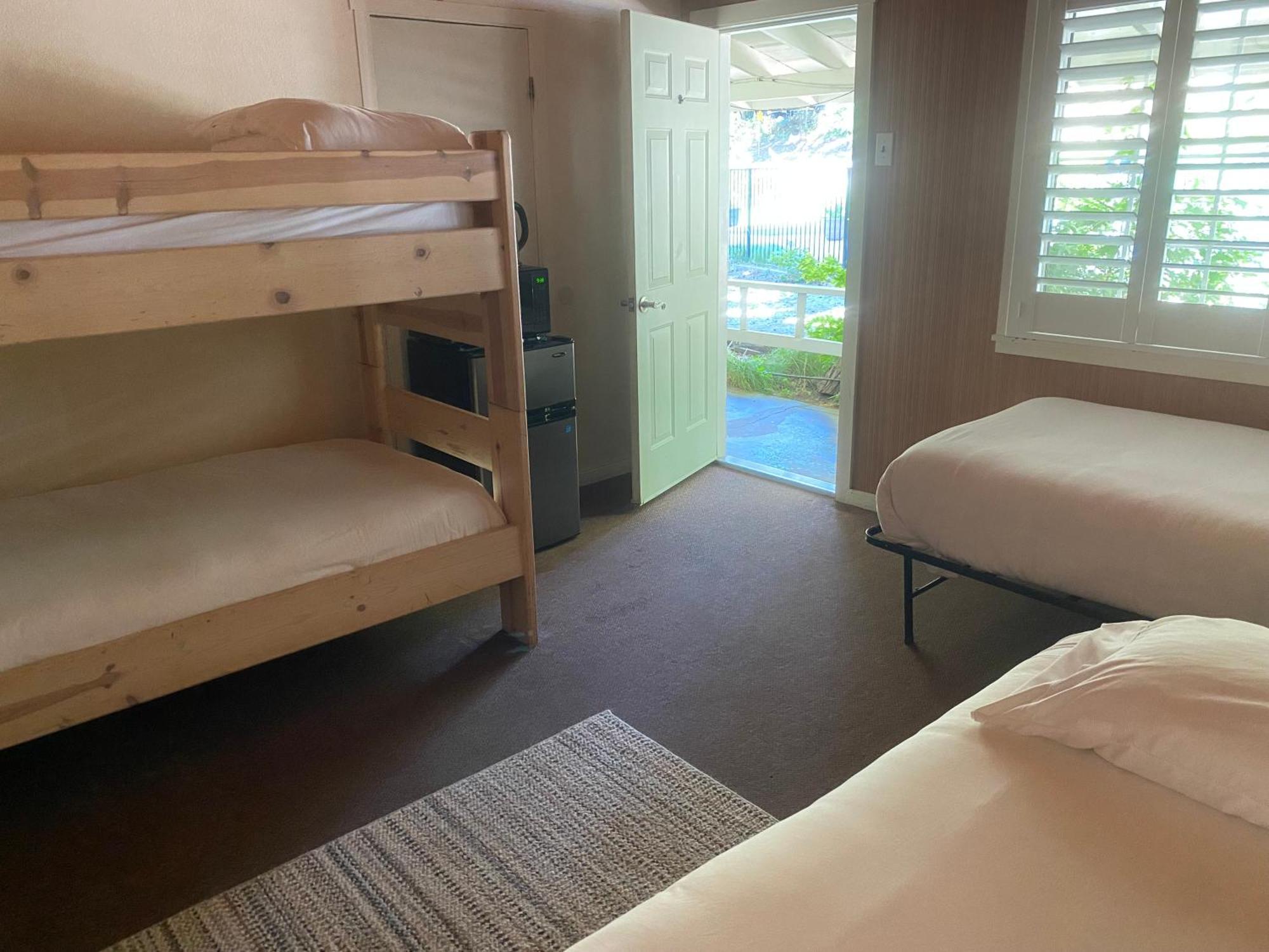 Seven Circles Lodge&Retreat Badger エクステリア 写真