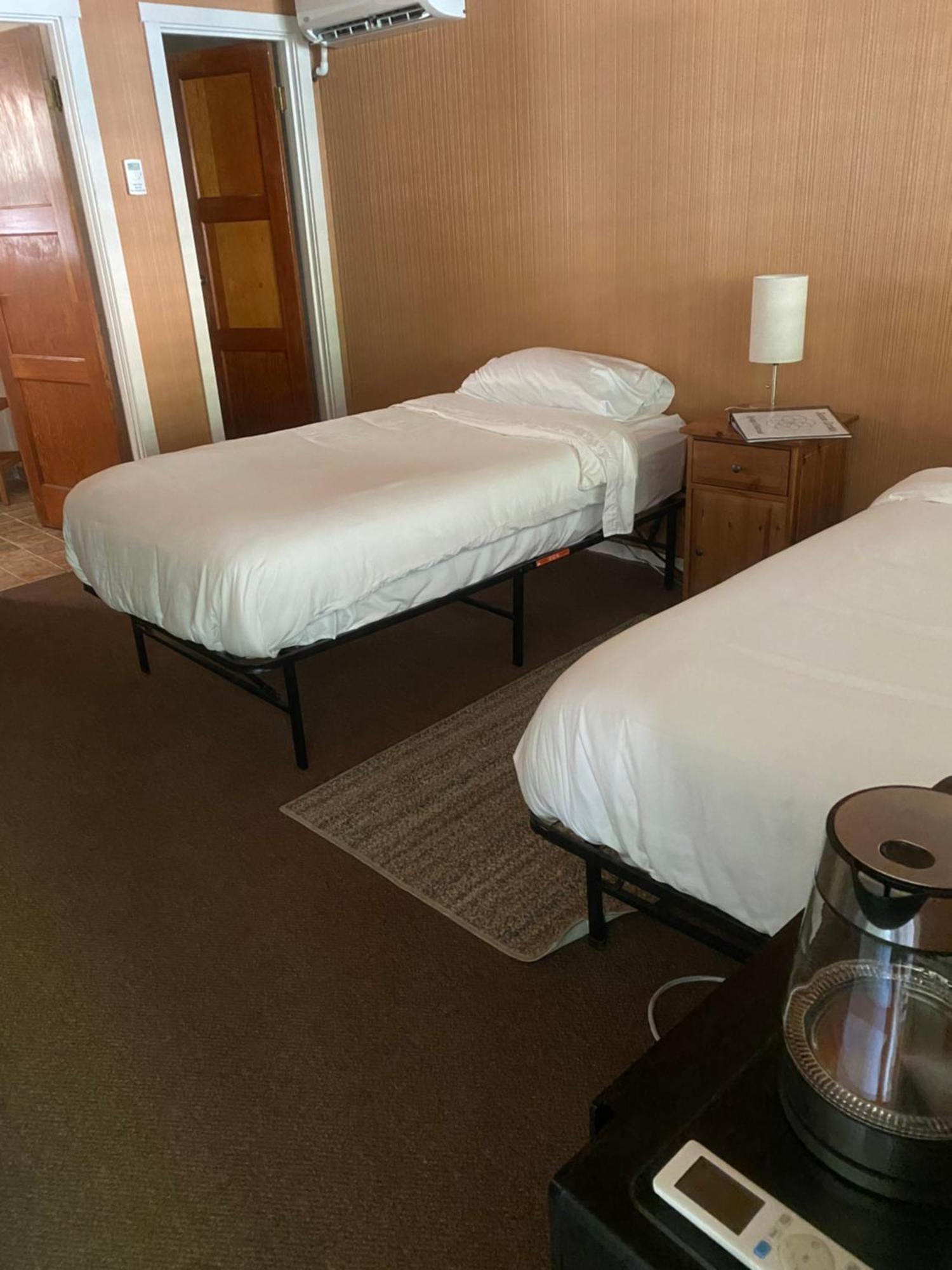 Seven Circles Lodge&Retreat Badger エクステリア 写真