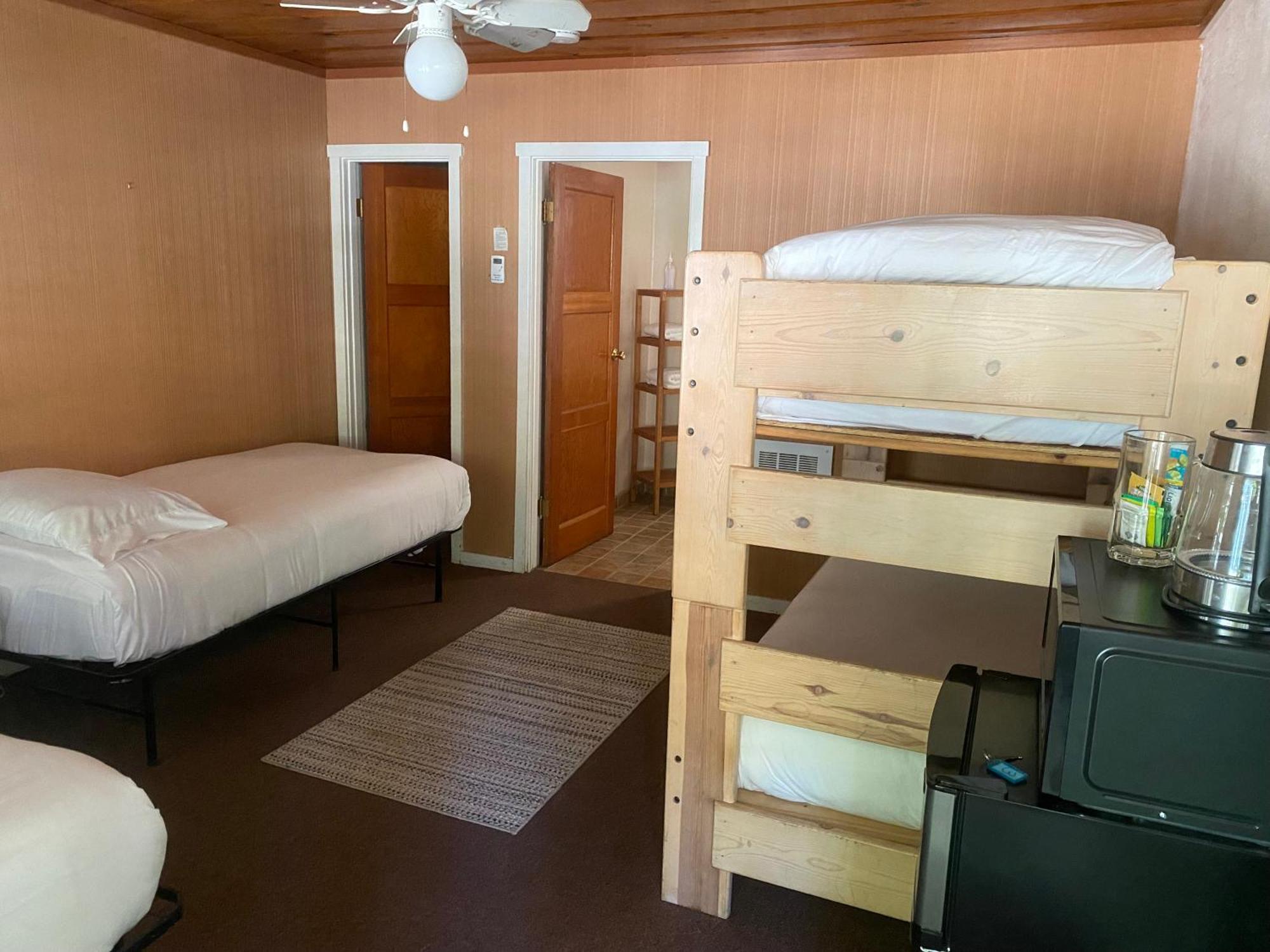 Seven Circles Lodge&Retreat Badger エクステリア 写真